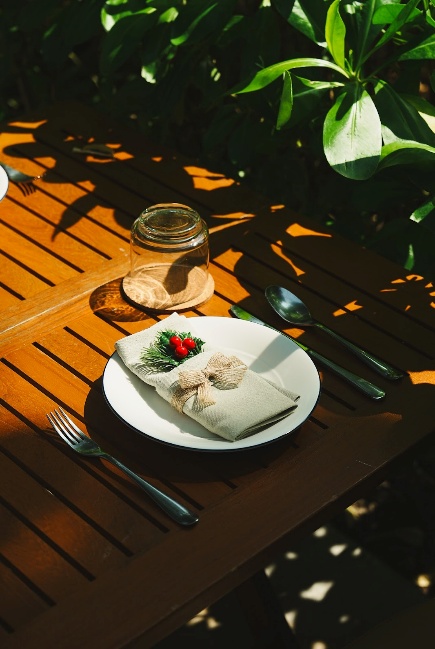 A plate with napkin and fork on a table

AI-generated content may be incorrect.